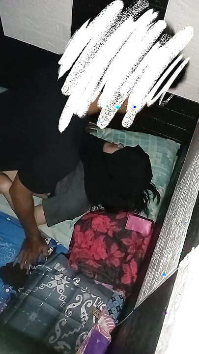 O prazer da minha buceta estreita e pele branca da minha mulher asiática