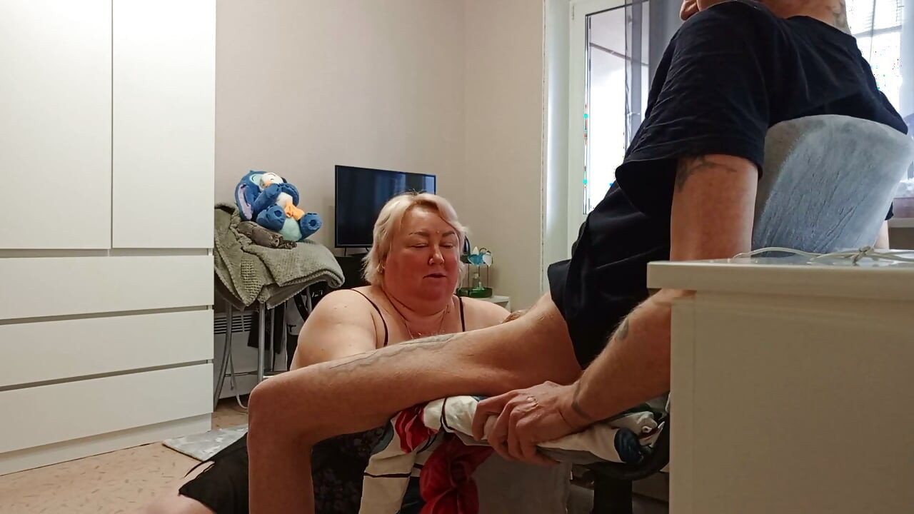 After a Blowjob, I Fill My Friend's Mouth with Cum and She Eats It