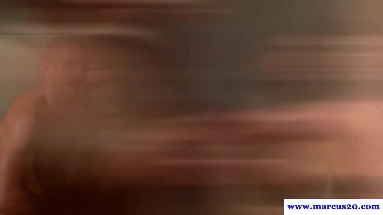 在浴室里肛交和口交三人组