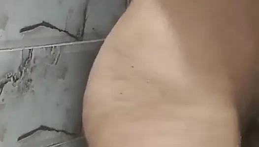 Ngentot istriku di kamar mandi buatan sendiri