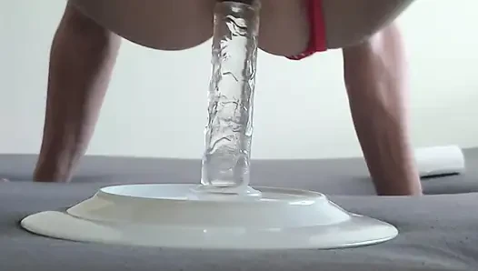 Tangalı seksi genç adam yapay penisiyle eğleniyor