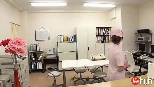 JAVHUB die vollbusige krankenschwester honoka Orihara lutscht ihre patienten