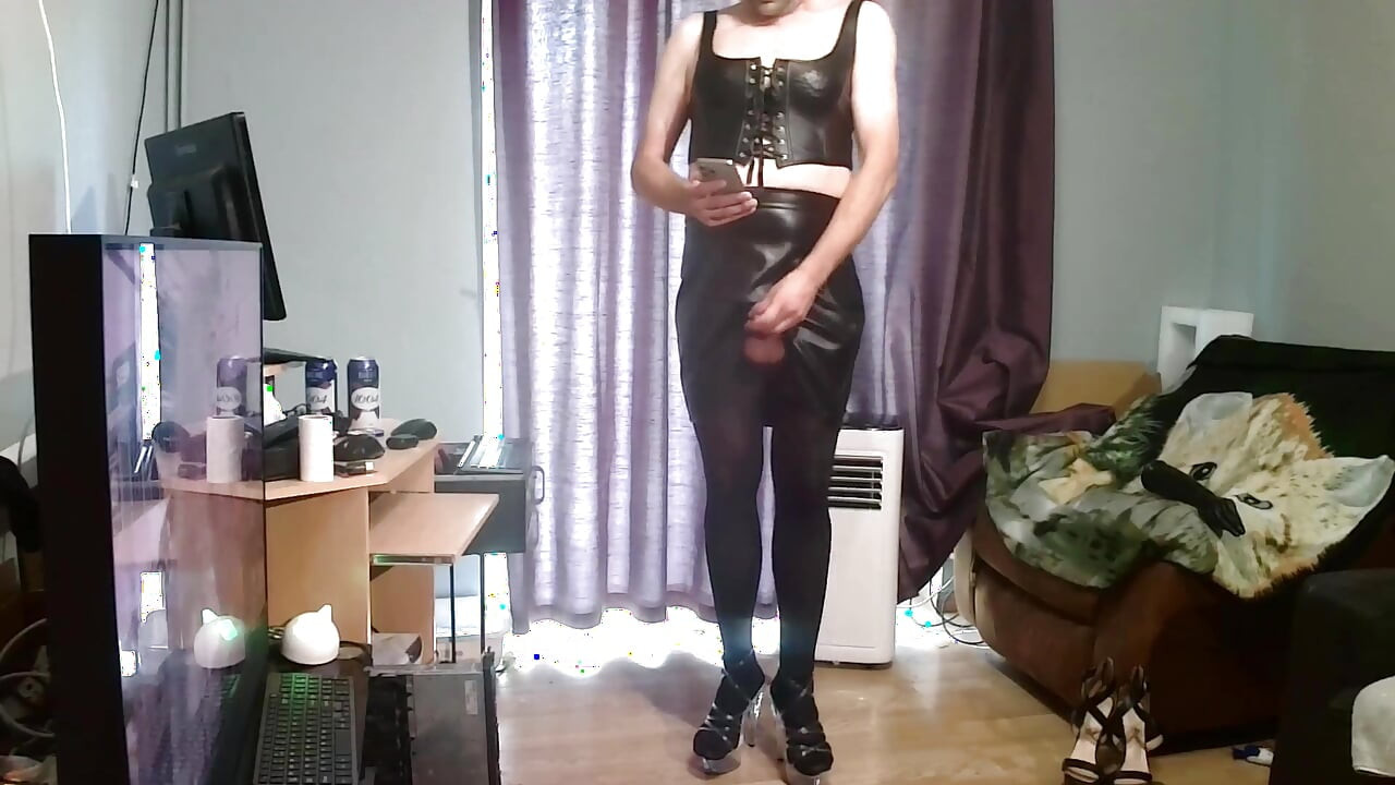 Maninboots Cumming with a Pulsating Anal Toy