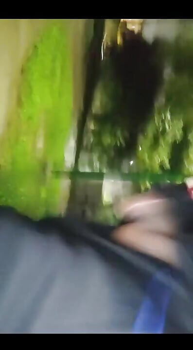 Volim špricati mlijeko, veliki kurac kad šetam usamljenim parkom