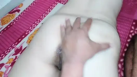 Hintli ev hanımıyla ev yapımı seks