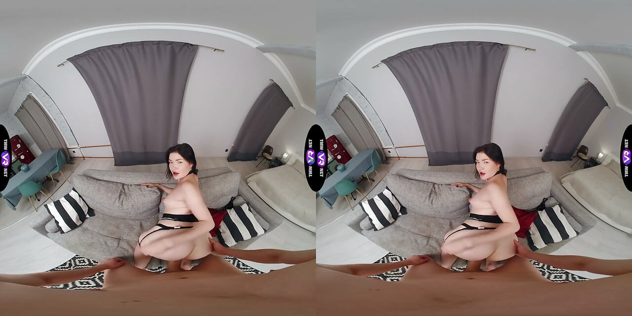 Virgin Butterfly škádlí v prádle a pak se svléká - TeenMegaWorld