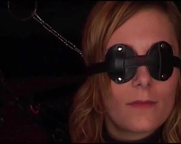 Συνεδρία BDSM με Γερμανίδα πουτάνα που δέθηκε από τον δάσκαλο