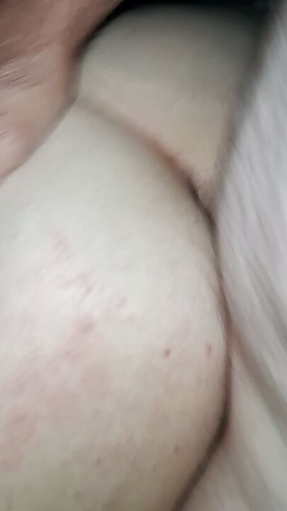 Cette paysanne adore la bite de papa dans tous les trous