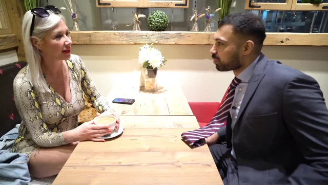 MILF Gets Fucked Sinflare Picks up a Busty MILF From the Cafe