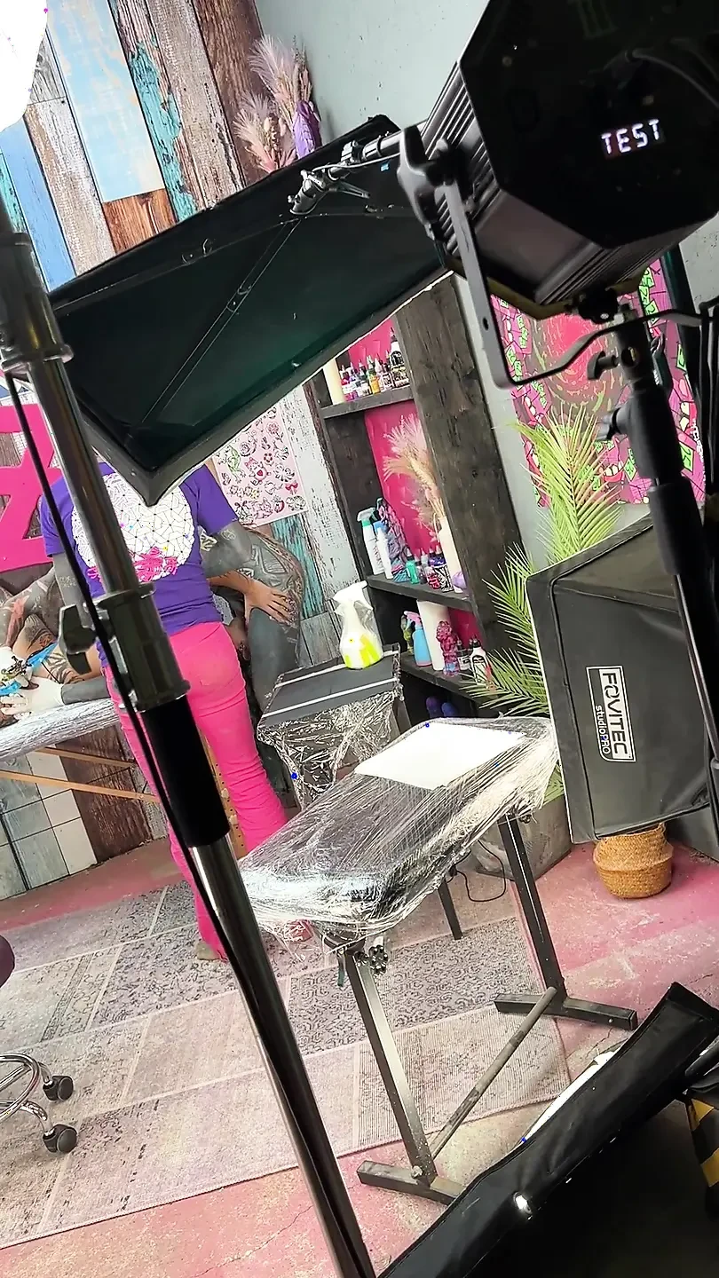 Tattoo Shop Slut Gets Pussy Licked & Sucks Cock While Getting Inked