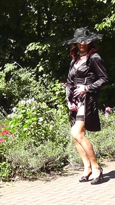 Spectacular moment from "CD Lady in a shiny pleated satin gown"