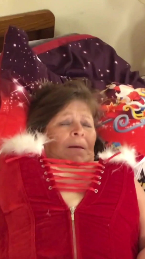Granny Carmen Claus Official Sex Toy Tester: Fuck Machine 11 24 2024 CAMS5M | Clip 2