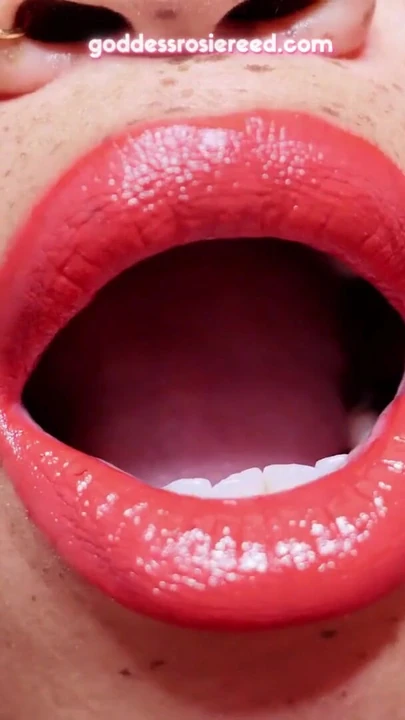 Momen menakjubkan dari "DEWI ROSIE REED - PEMUJAAN FETISH MULUT LIPSTIK - BIBIR EBONY"