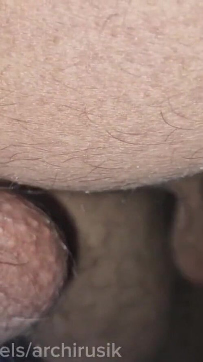 「トイレモールのトイレで通行人を犯した、精液まみれの筋肉質の男!」からの思い出に残る瞬間