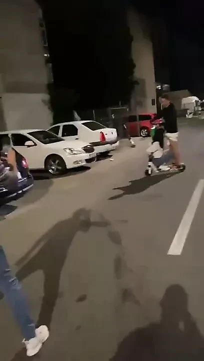 Скачу на скутере
