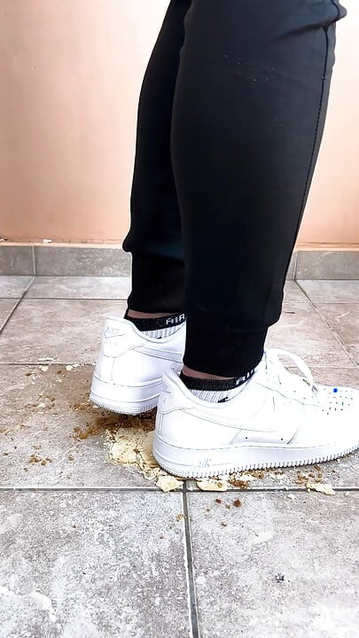 Hot Teenboy crushes Snacks in Nike Air Force 1