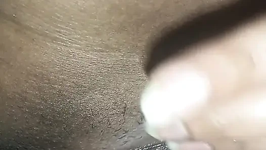 Бхабхи вставила ее палец