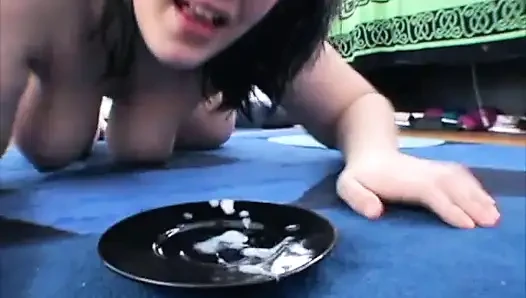 Pantat bahenol gadis gemuk ini dijilat habis-habisan sampai dicrot di dalam