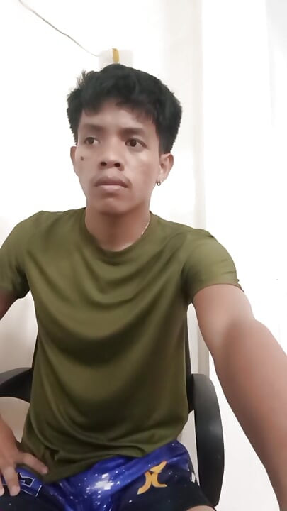 Pinoy Twink Gets Horny at Home
