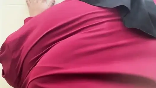 Сексуальная учительница носит стринги для работы