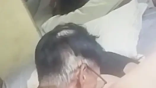En azgın evli kadın ve kocası.harika sikiş