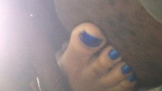 Shanae накачала синие пальцы ног