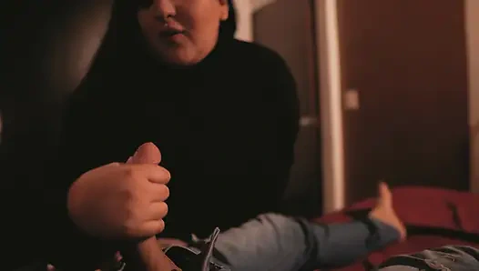 Üvey kızımın erkek arkadaşı beni çok tahrik ediyor!