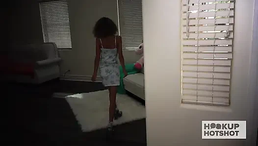 Allie addison lagi asik muasin memeknya pakai mainan seks!