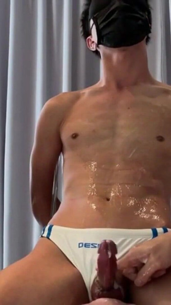 Must-share στιγμή από το "Sexy Asia Teen Guy Get A Help Hand"