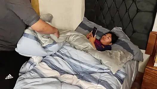 Трахаю перуанского студента университета без презерватива: Он просит меня об этом внутри.