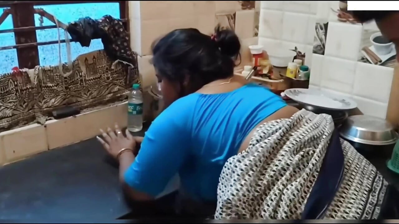 Sauteli maa ko kitchen me piche se chod diya