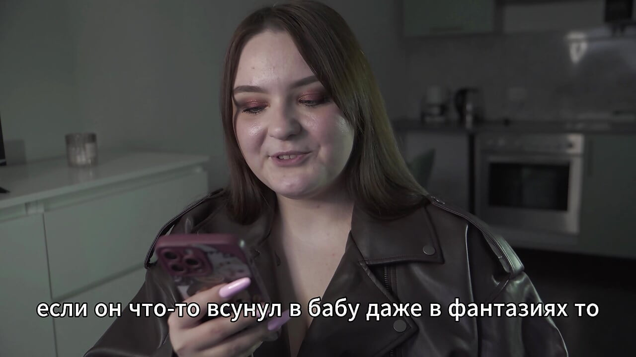 História pornô - Gozada chefe na esposa do tenente (russo, boquete, sexo duro, corno)