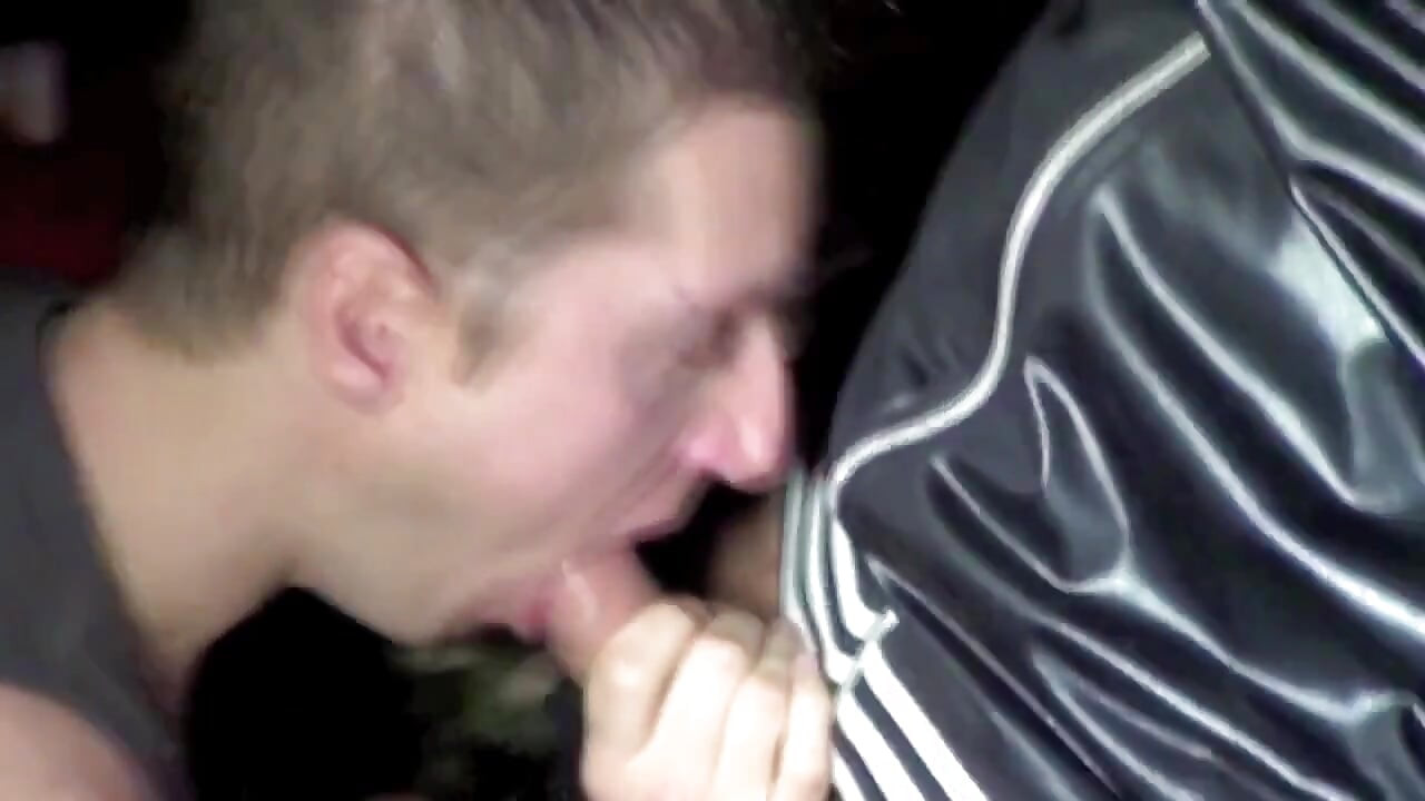 मलिक और उसके बड़े लंड द्वारा जोस्ट्रैप में जोरदार चुदाई