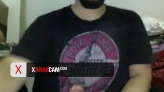 Dieser Saudi-Typ wichst vor der Kamera für Schwule - arabische Schwule