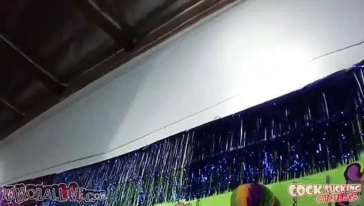 Tantangan nyepong kontol ratu sepong kontol berbenturan!