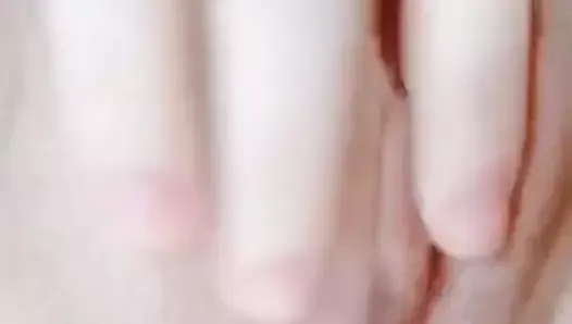 Menina japonesa masturbação com os dedos