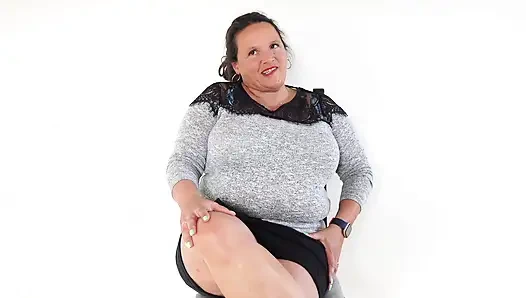 Busty Hairy Mature Fingers Her Wet Pussy