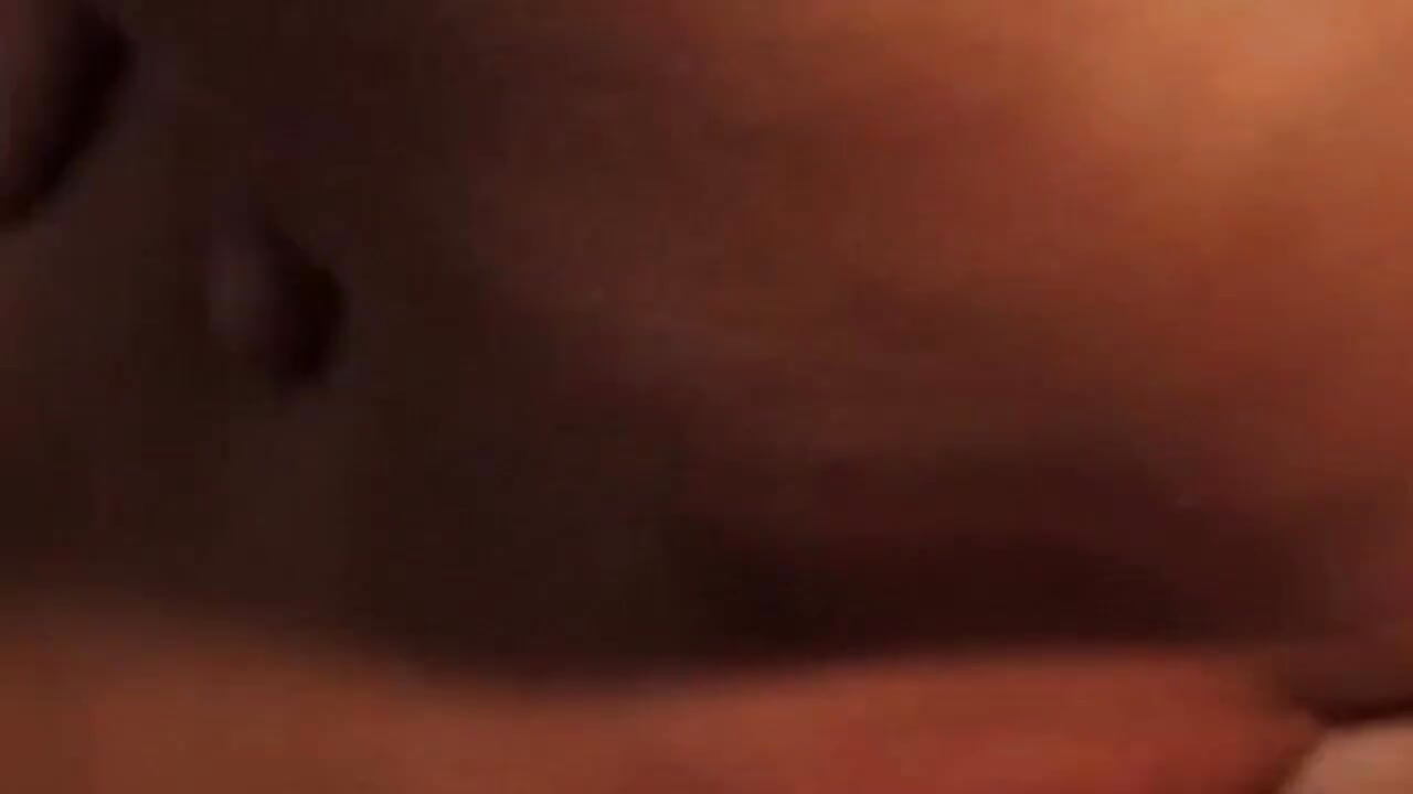 Zgodna devojka dobija usko dupe duboko sa ogromnim kurcem