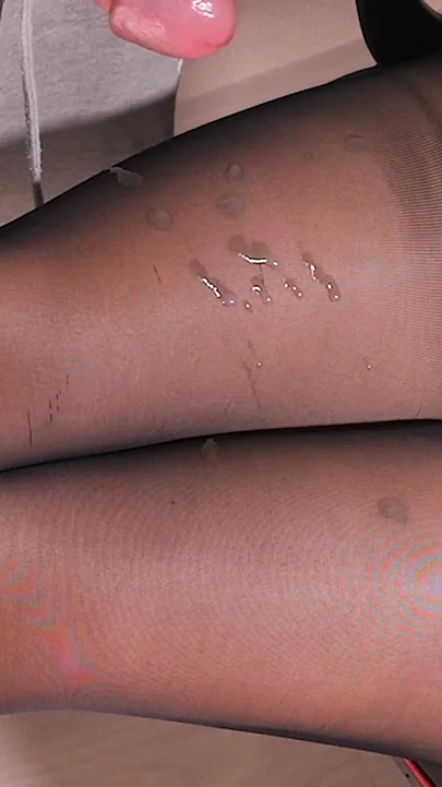 Momento poderoso de "OH NÃO! Ela me seduziu novamente com suas pernas na meia-calça! XSanyAny"