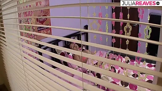 Horny slut rides a huge cock to a massive pussy cumshot