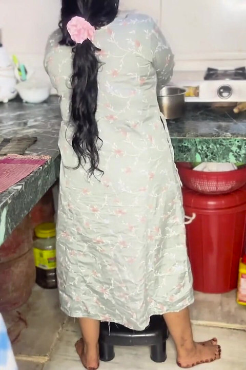 Stepsister-in-law's Saree Slipped in the Kitchen - Stepbrother-in-law Squeezed Her Before Letting Go