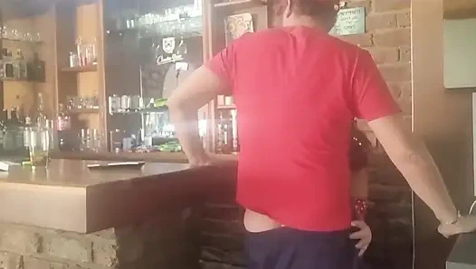 Esmer orta yaşlı seksi kadın arkadan sikiliyor