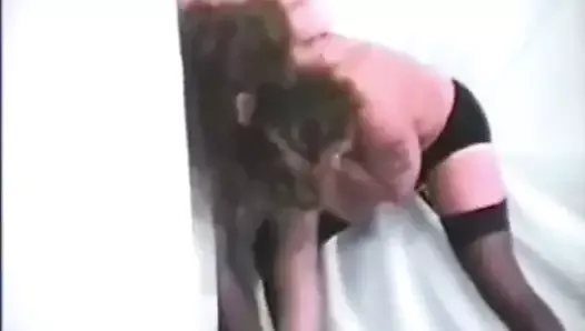 Strippers de basura blanca en topless pelea de gatas en medias