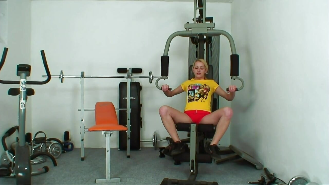 This super hot little slut loves giving amazing blowjobs