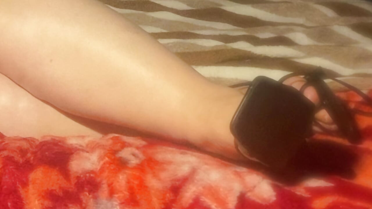 Friend's GILF Caught Me Watching Her - Handy Gilf