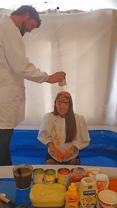 Rommelig reet likken en anaal in de werkwinkel Enden met sperma eten