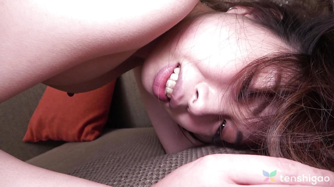 Japanese girl Risako Gotois moaning while having hot sex.