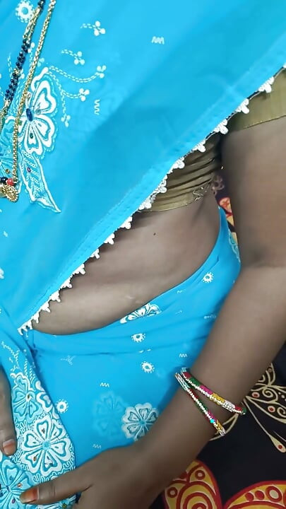 Mama vitregă indiană desi sexy și fiul vitreg futând real pizda telugu