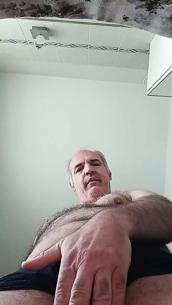 Tutorial para uma agradável massagem no pênis com um fluxo de esperma na tela do smartphone