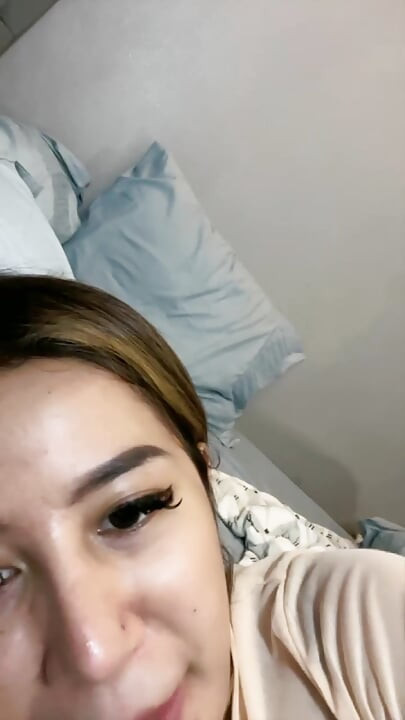 Cô ấy dễ thương muốn được đụ bởi những người xem ngẫu nhiên